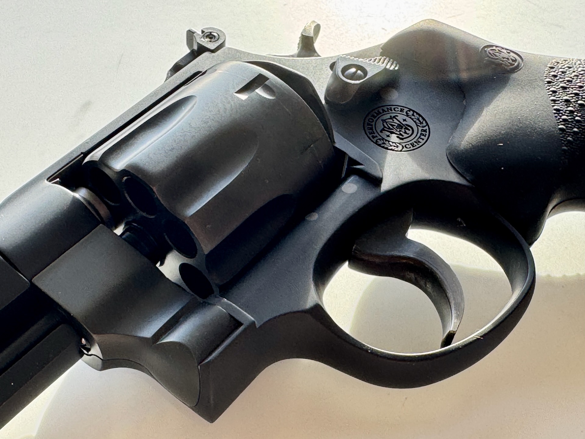 アカデミーに新しくリボルバーが加わりました! – TAKAさんの射撃道場